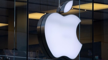 Las tiendas físicas de Apple siguen superando al promedio del sector minorista estadounidense en ventas por superficie y experiencia al clientes