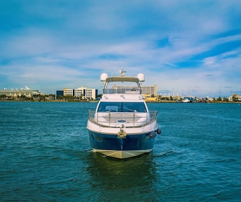 El yate SKY navegaba entre