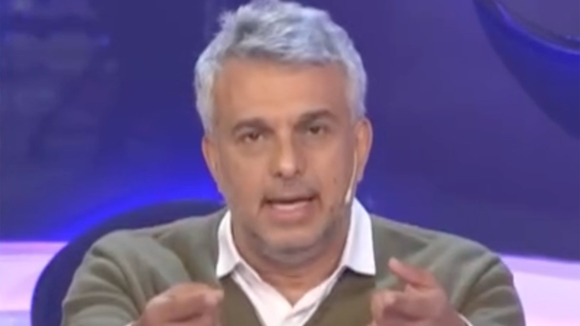 Mario Massaccesi comenta que cura su hogar con sahumerios diariamente, reforzando sus costumbres y manías personales