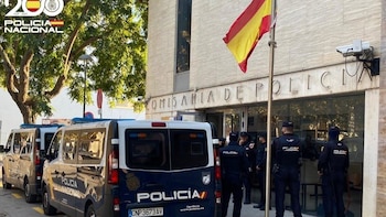 Detenido por meterse en los bajos de un autobús, provocar un gran atasco y dañar un coche en Manacor