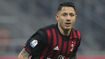 Gianluca Lapadula marcó ocho goles durante su paso por AC Milan. (Foto: Marco Luzzani/ Getty)