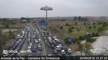 La DGT alerta de 26 kilómetros de retenciones en la AP-4 de viajeros que regresan para ver la final del Mundial