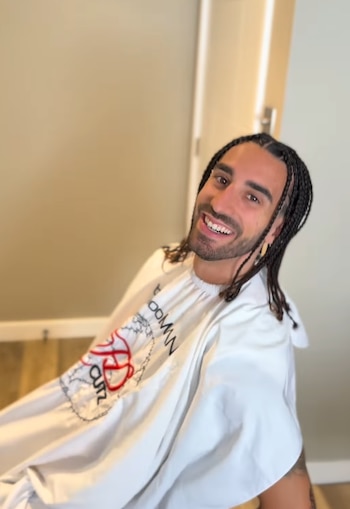 Marc Cucurella se hace trenzas (Instagram)