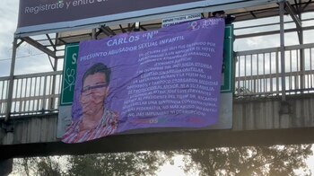 Exhiben en un puente la