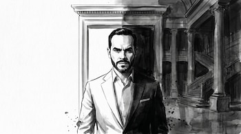 Ilustración en blanco y negro de Abelardo de la Espriella con traje, de pie en un umbral. La luz divide su cuerpo entre un fondo claro y un interior con columnas.