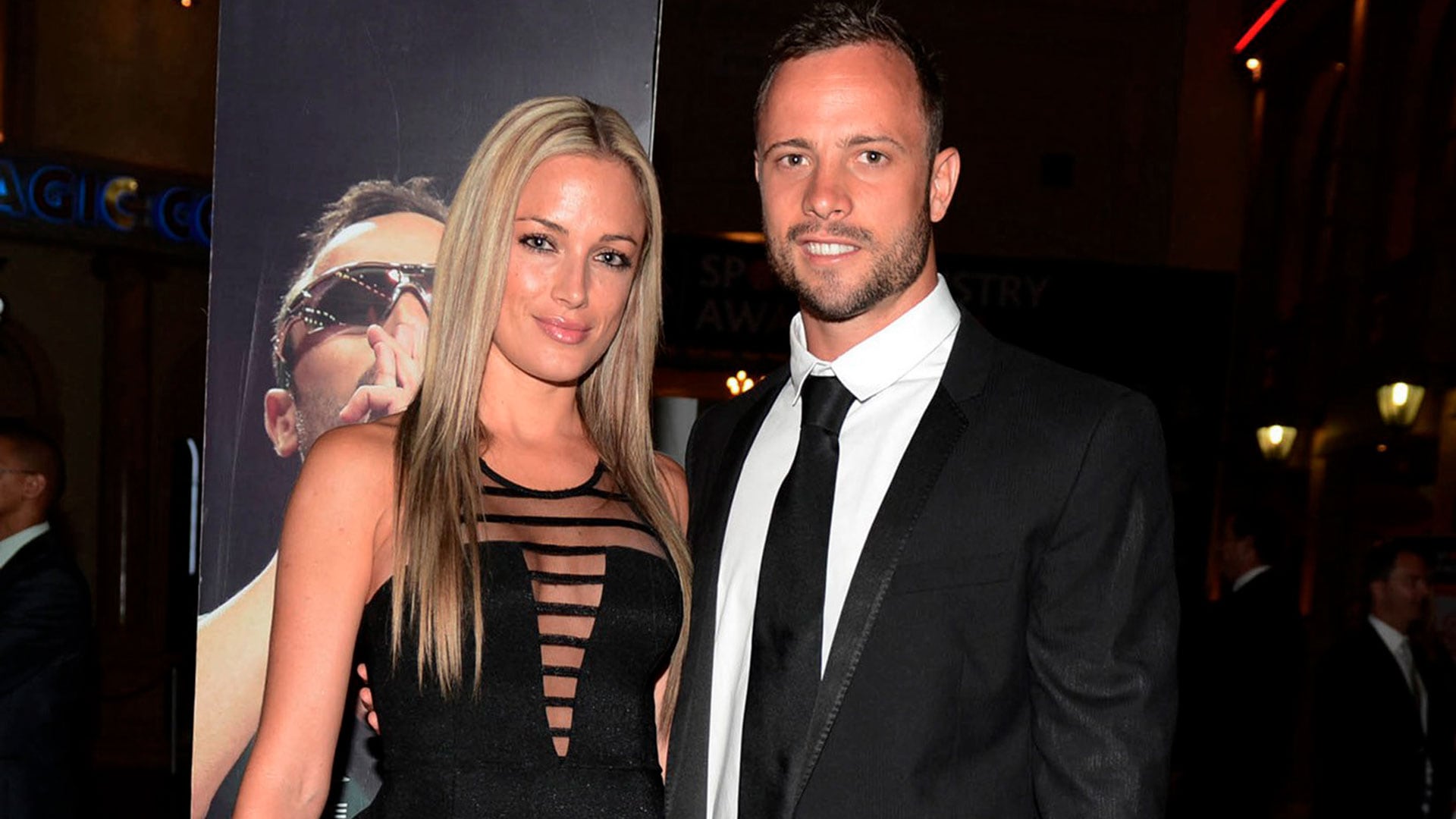 Reeva Steenkamp junto al atleta sudafricano que fue acusado de asesinarla (REUTERS/Thembani Makhubele)