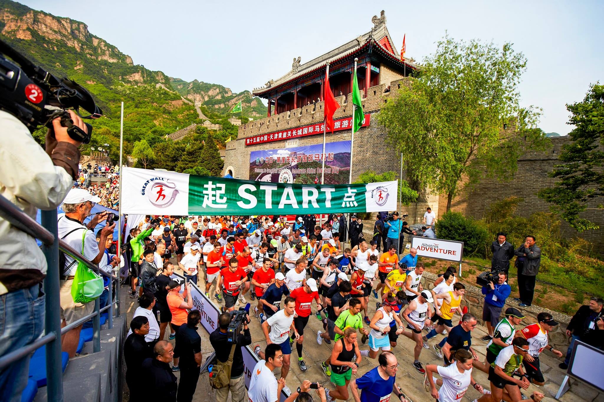 La iniciativa México Imparable impulsa el reconocimiento del talento deportivo y la diversidad de los pueblos originarios en competencias globales. (The Great Wall Marathon/Facebook)