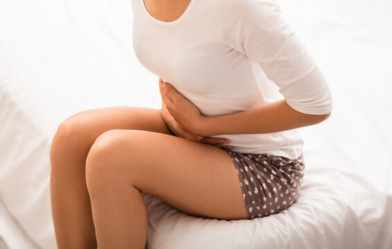 Aumentar de golpe el consumo de fibra puede favorecer la aparición de pedos e hinchazón (iStock)