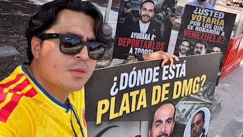 Así fue la última protesta del activista Beto Coral contra Abelardo de la Espriella en Miami: “¿Votaría por quien ayudó a robarse los recursos de Venezuela?”