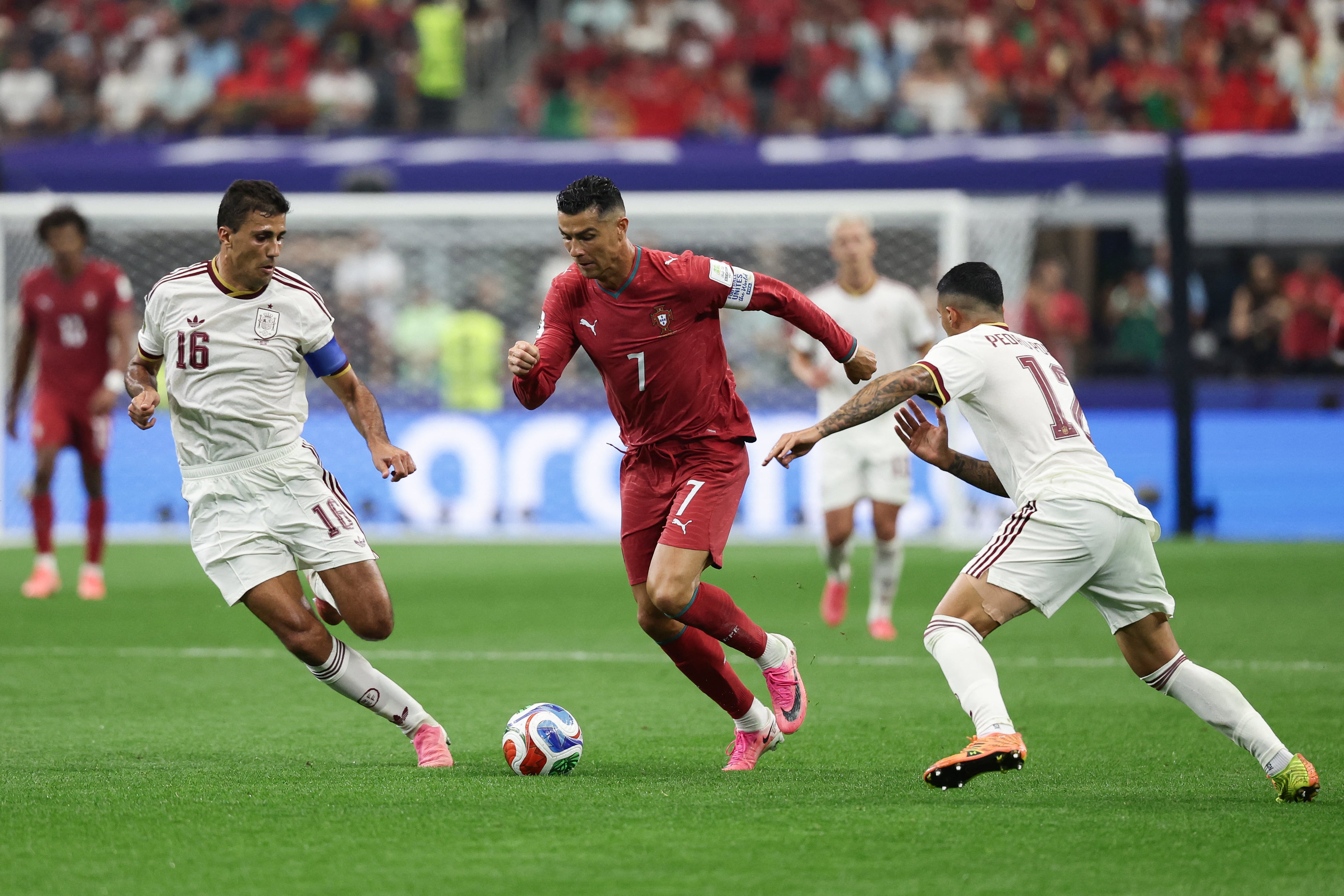 Cristiano Ronaldo, con 41 años, durante el partido de octavos de final entre Portugal y España (Aric Becker/AFP)