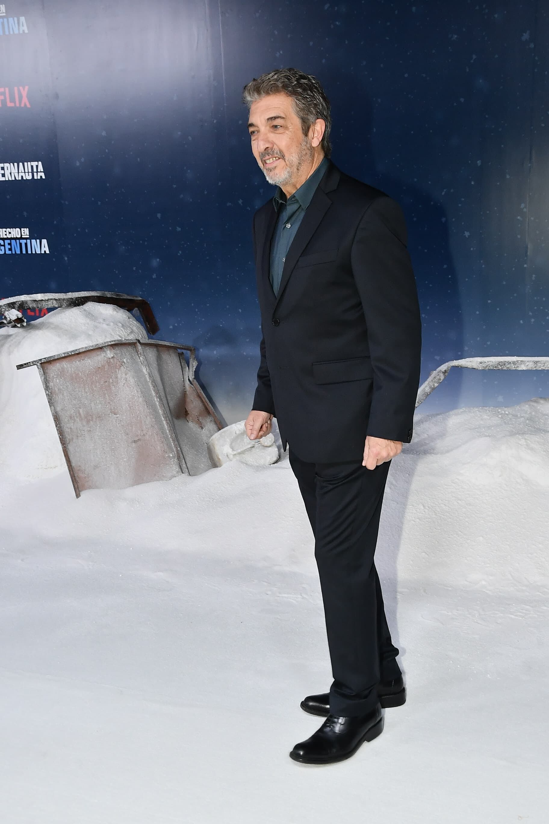 En su llegada, Ricardo Darín saludó a los presentes y posó para los fotógrafos