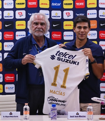 El delantero mexicano fue presentado