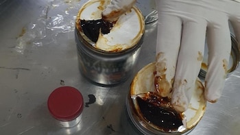 Así intentaron traficar por el AICM casi un kilo de extracto de ayahuasca procedente de Perú