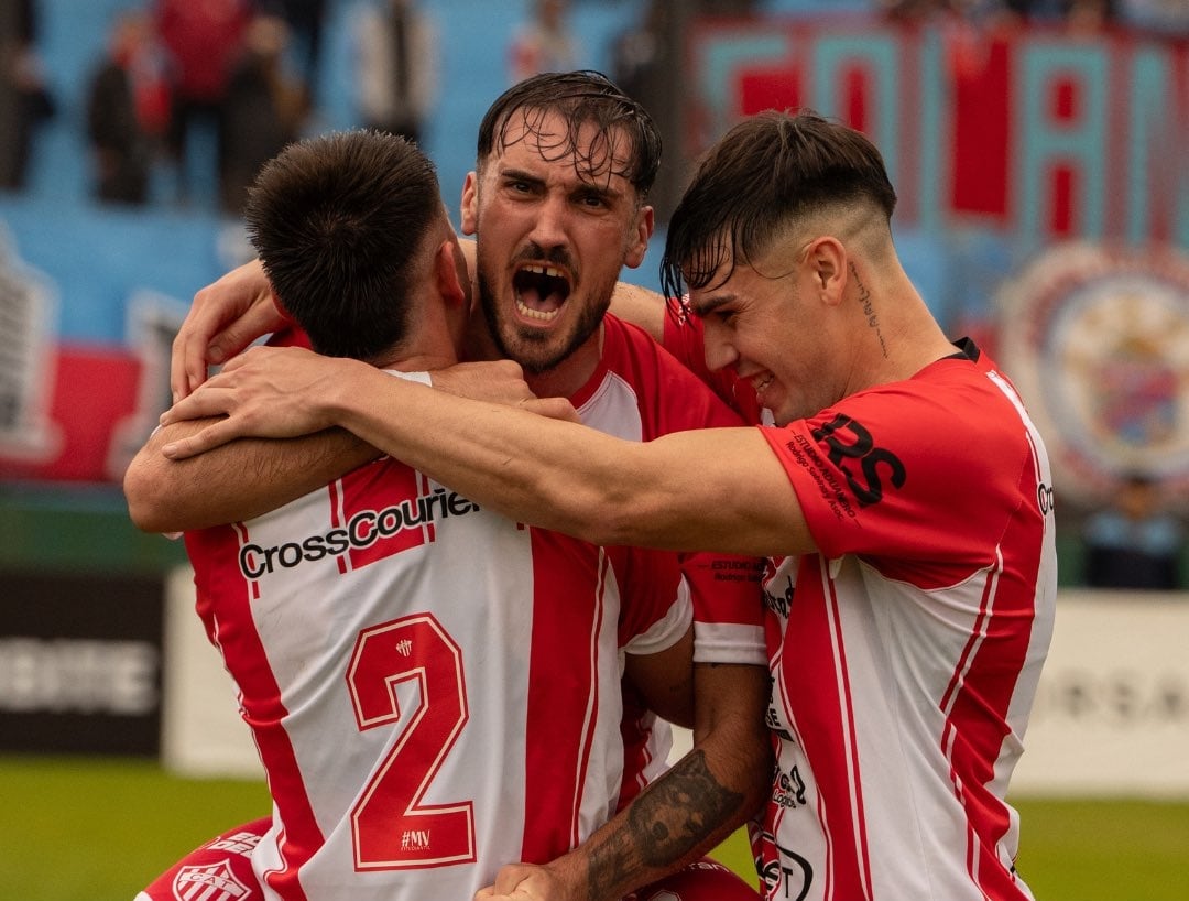 El cruce entre Talleres de Escalada y Arsenal de Sarandí desató una batalla campal y terminó con la victoria del local (@ClubTalleresOk)