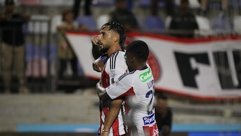 Francisco Fydriszewski, delantero del Junior FC, erró gol debajo del arco y sin portero, y desató la furia de los hinchas: “Una silla puesta ahí hace ese gol”