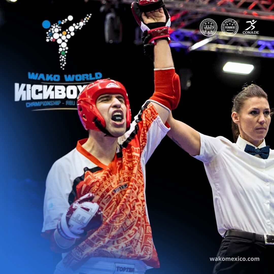 El mexicano Héctor Solorio dominó 11-1 al griego Karampoulis en dos rounds de dos minutos, logrando su segundo título mundial en Point Fighting y convirtiéndose en el primer bicampeón nacional. (X: CONADE)