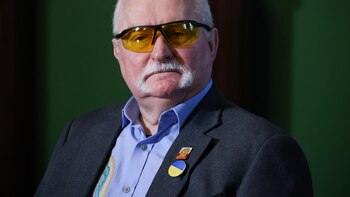 Lech Walesa respalda a Tusk ante la grave crisis abierta con el Tribunal Constitucional de Polonia