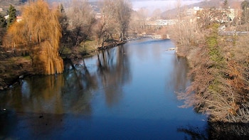 Tragedia en Manlleu: encontrados los cadáveres de dos hermanos gemelos de 11 años ahogados en el río Ter