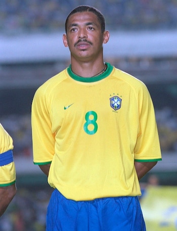 Fotografía de archivo sin fecha del jugador de la selección brasileña de fútbol Vampeta. EFE/Gilperto Marques/Archivo
