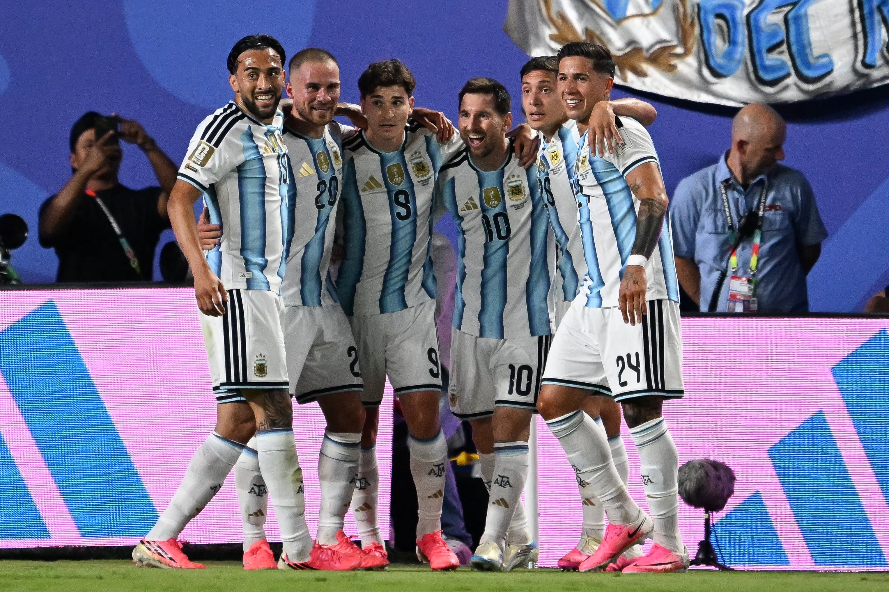 Miles de argentinos buscan estar presentes en Texas para el segundo partido de la selección argentina ante Austria el 22 de junio en el A&T Stadium en Arlington. (ROBERTO SCHMIDT/AFP)
