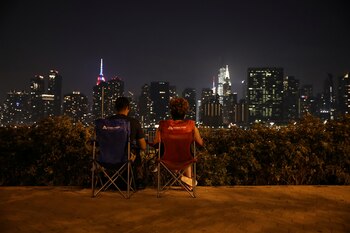 Una pareja disfruta de los