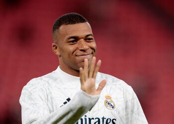 El delantero exige un pago