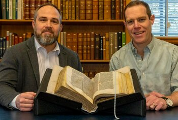 James Wade (izquierda) y Seb