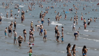 España se despide del calor y las noches tropicales tras dos semanas con temperaturas veraniegas: la Aemet prevé que una masa de aire frío baje los termómetros