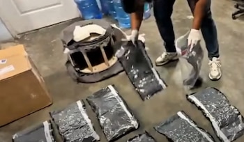 La DNCD decomisó 11 paquetes de presunta marihuana ocultos en un banco de asiento enviado desde Miami al Aeropuerto Internacional de Las Américas. (Foto cortesía DNCD)
