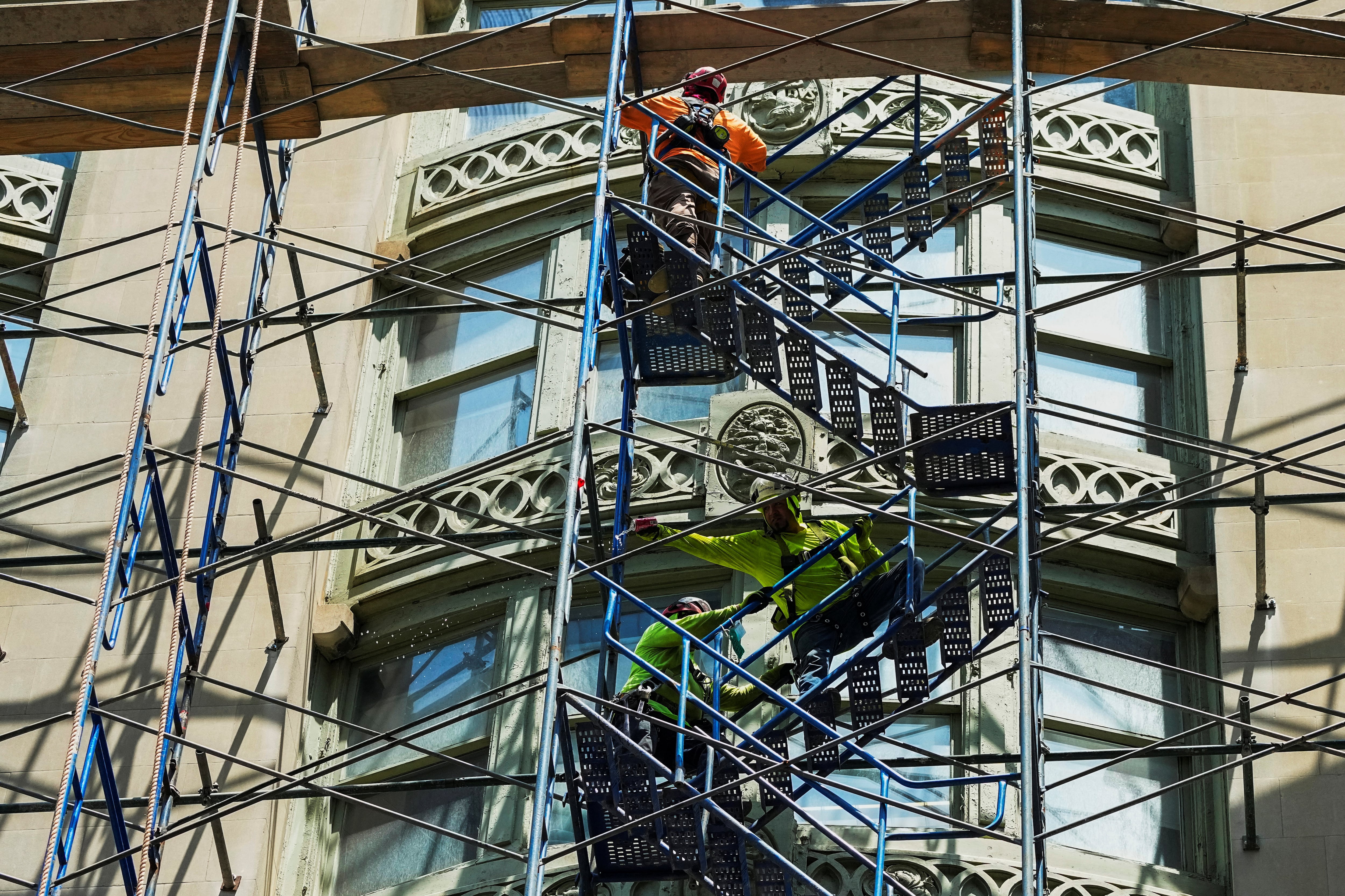 Los inmigrantes hispanos que dependen de ese ingreso tras un accidente laboral recibirían una protección directa con esta reforma (REUTERS/Eduardo Munoz)