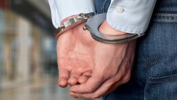 La sentencia busca reparar el daño económico ocasionado a familias vulnerables, señalando la importancia de validar las ofertas en canales oficiales.(Cortesía: Freepik)