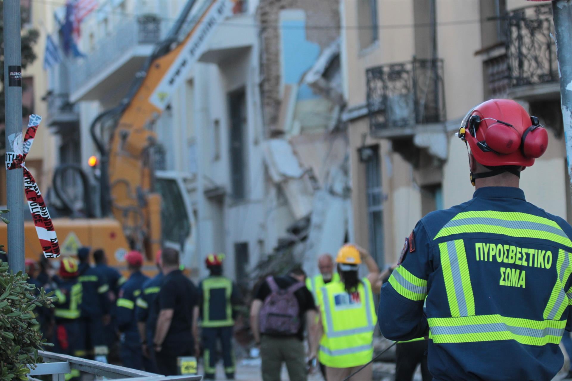 Tres detenidos por la explosión de gas que dejó seis muertos en el casco histórico de Atenas