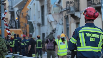 Tres detenidos por la explosión de gas que dejó seis muertos en el casco histórico de Atenas