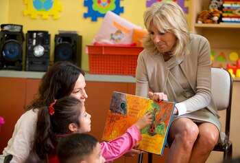 Jill Biden junto a Carolina
