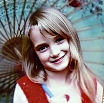 La niña fue criada entre