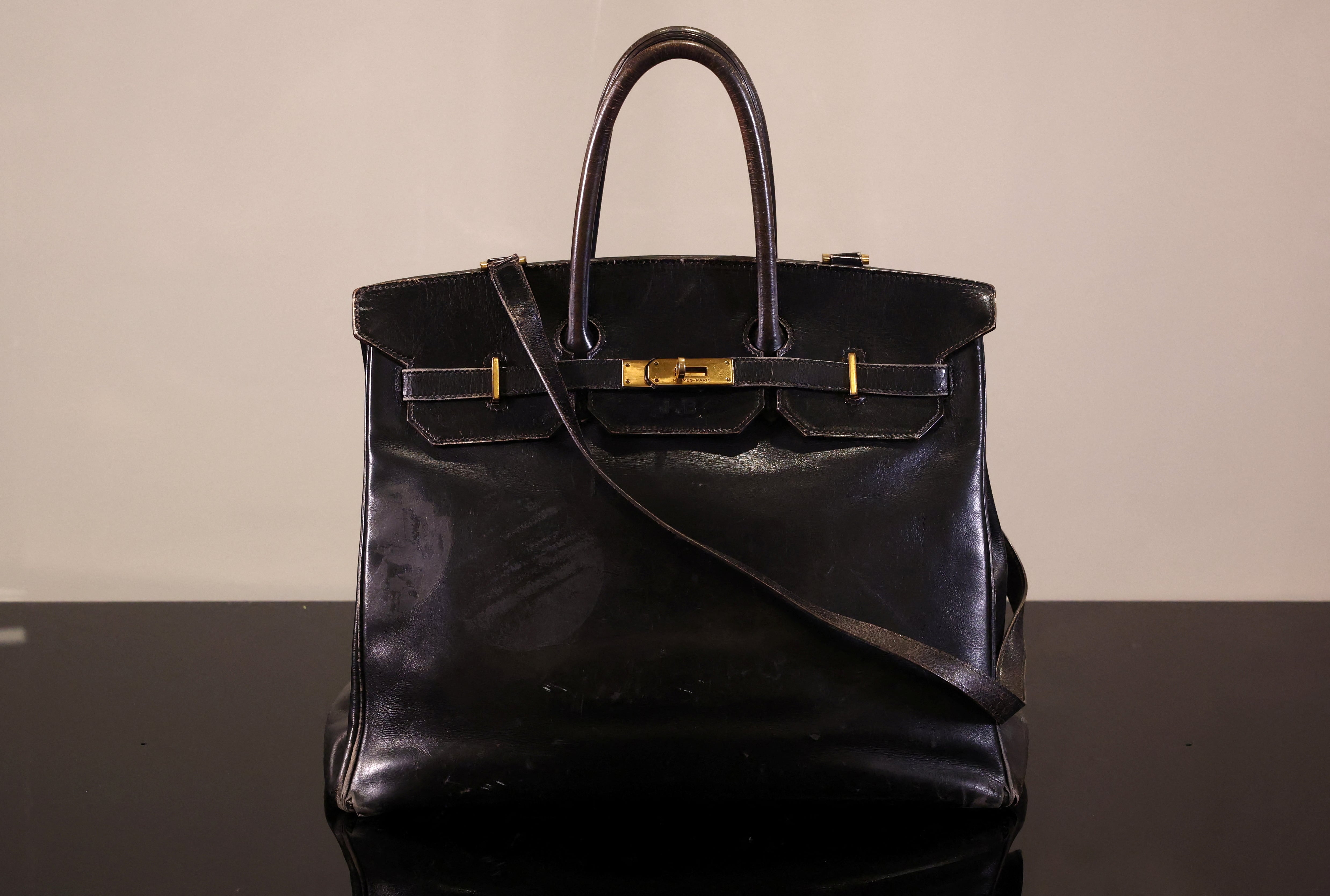 El mundo de la moda también se sumó a la ola de récords con la venta del primer bolso Birkin de Hermès (REUTERS/Tom Nicholson)