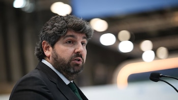 López Miras culpa a los