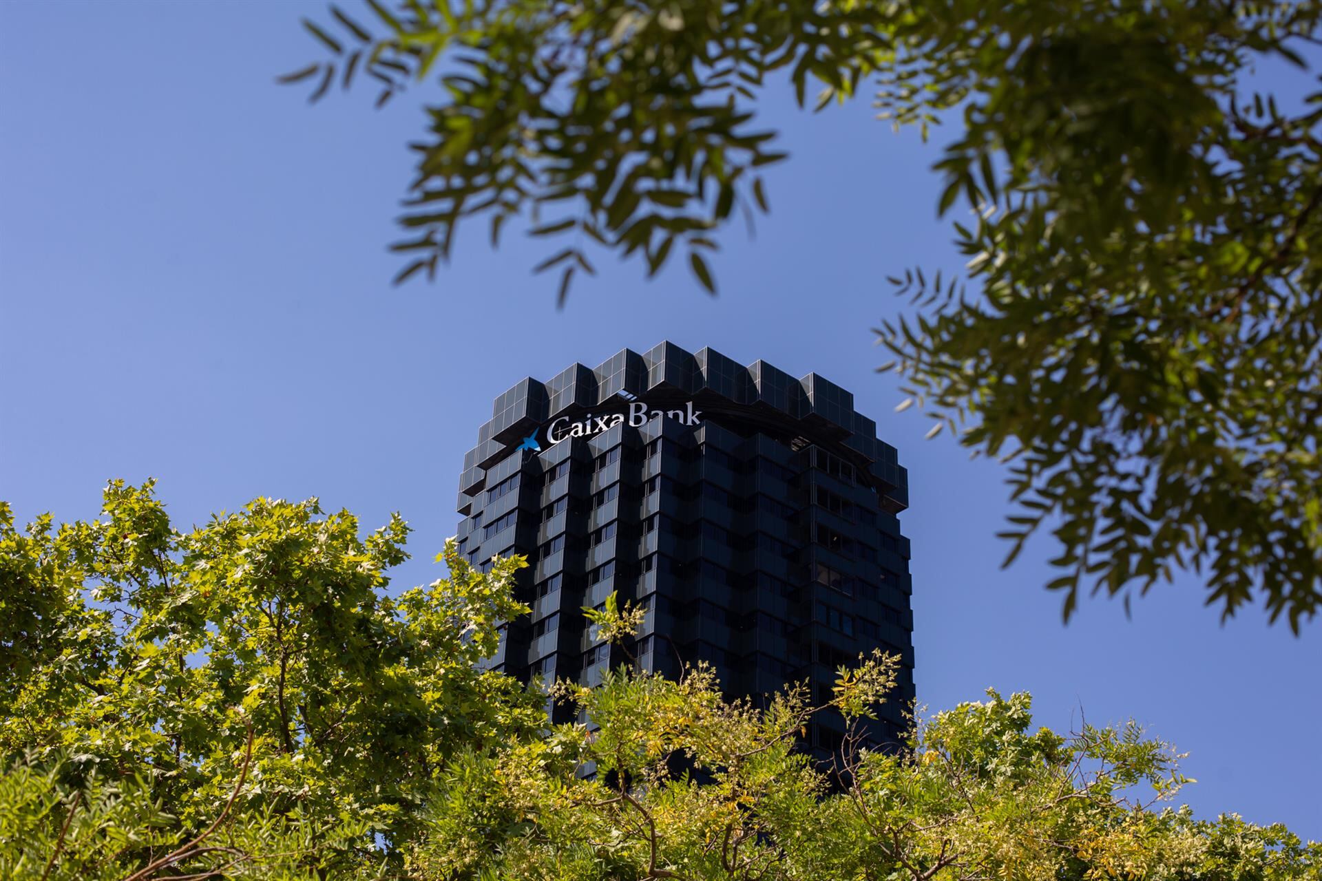 CaixaBank reporta un beneficio neto de 3.203 millones de euros en el primer semestre
