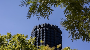 CaixaBank gana 3.203 millones en el primer semestre, un 8,5% más