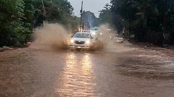 El desbordamiento del río Nahualate inunda la Carretera Centroamericana y complica el paso en Guatemala