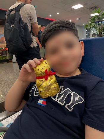 La familia de Bastián mantiene