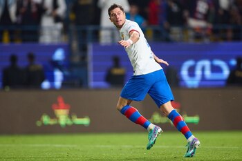 Robert Lewandowski celebra su gol