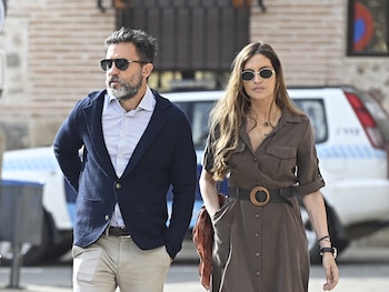 Sara Carbonero, arropada por Jota Cabrera y sus más allegados, honra la memoria de su madre en una misa en su recuerdo (Europa Press)