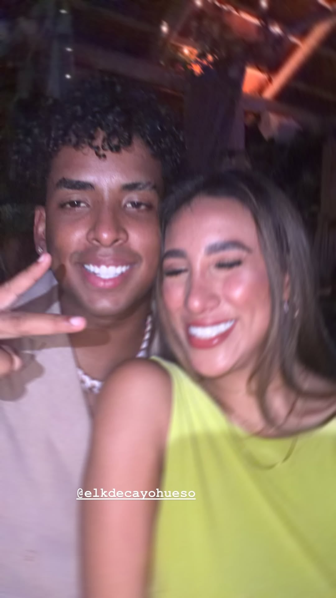 En redes se compartieron videos de una salida nocturna donde se ve a Samahara y a Youna en la misma fiesta. IG