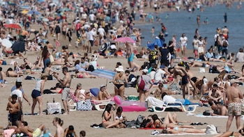 Tormentas y temperaturas “muy por encima de lo normal”: la Aemet avisa de la llegada de una masa de aire subtropical que traerá calima y más calor