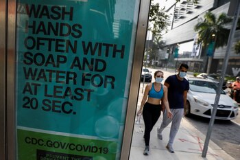 Residentes de Miami, Florida, utilizan