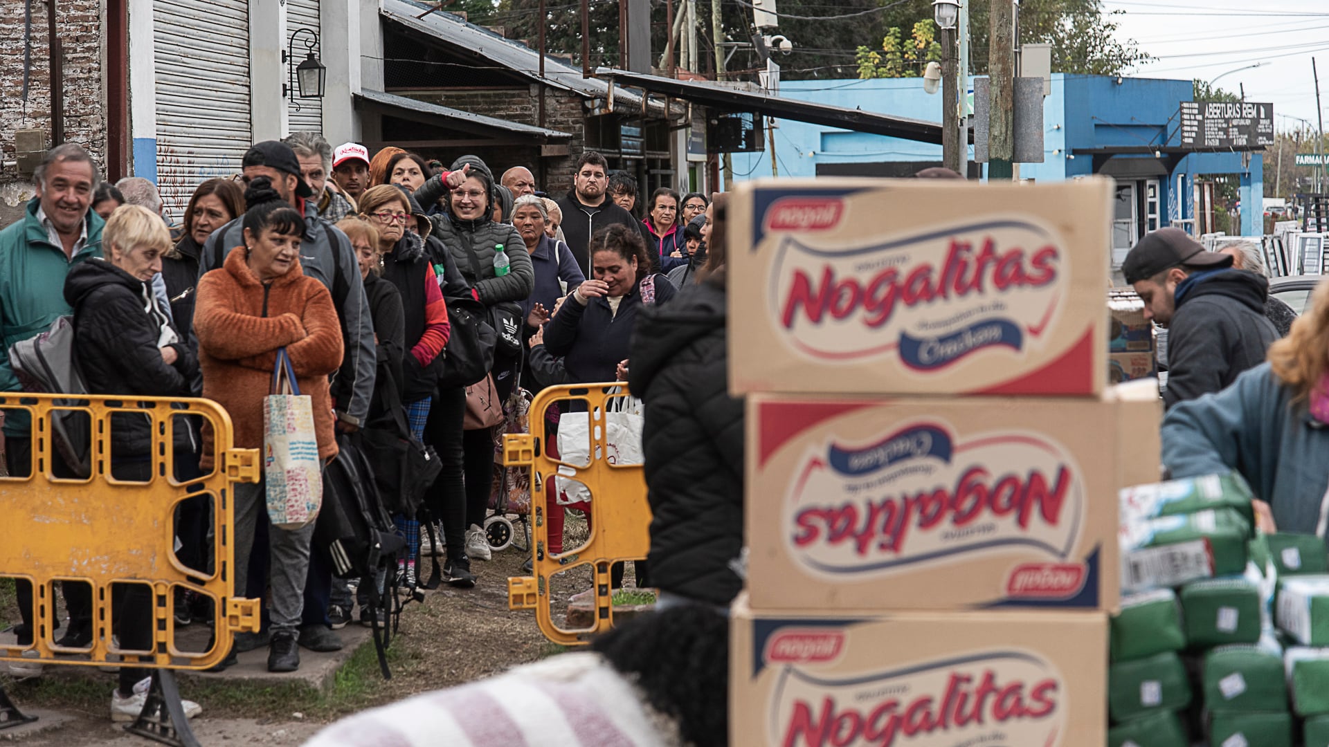 Los comedores del conurbano bonaerense ahora asisten a familias enteras, jubilados y trabajadores que no llegan a fin de mes (Gustavo Gavotti)