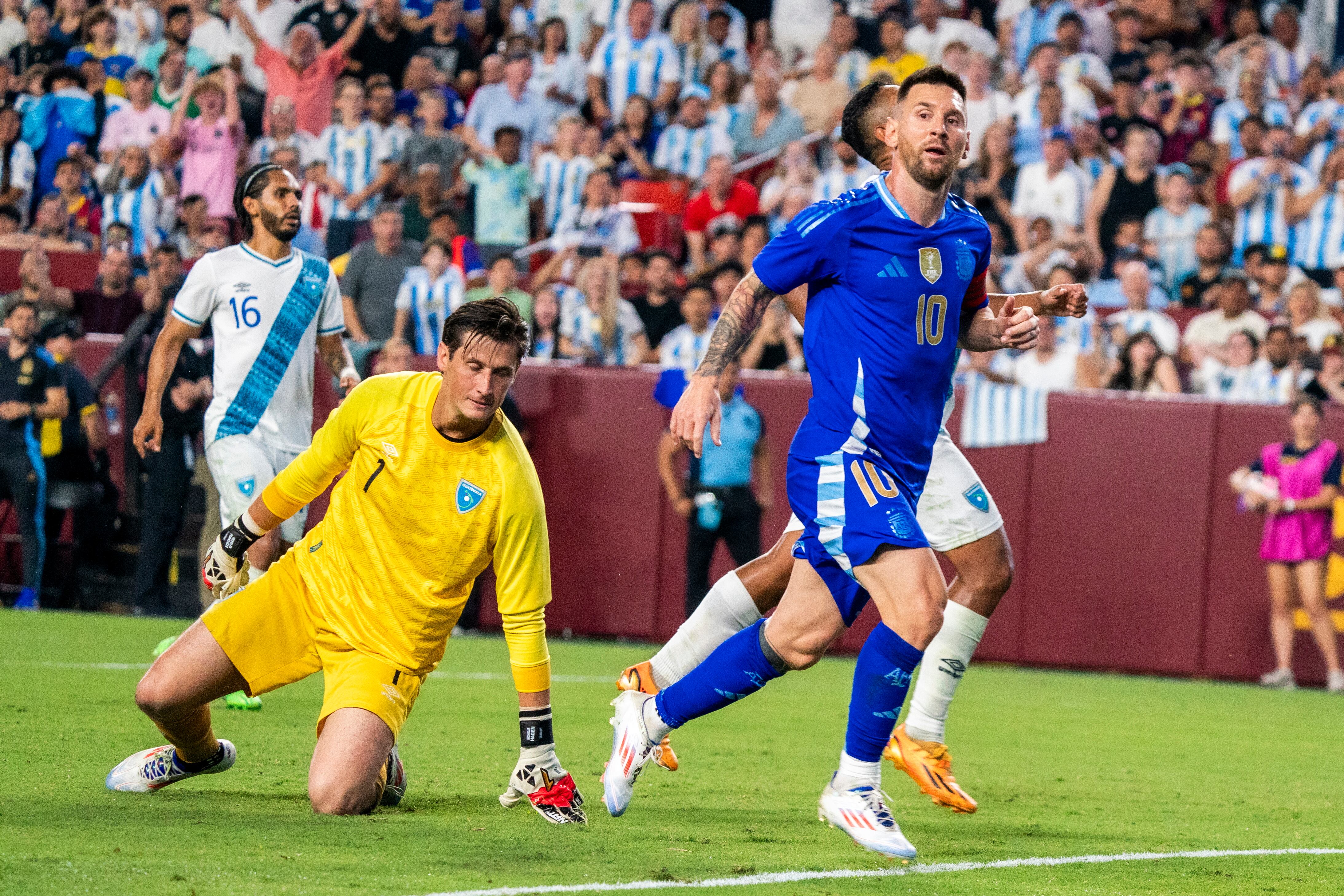 Messi anotó dos goles ante Guatemala en el amistoso jugado a mediados de 2024 (EFE/SHAWN THEW)