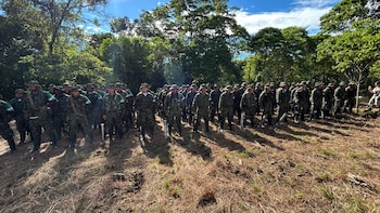 En imágenes: 100 guerrilleros de la Coordinadora Nacional Ejército Bolivariano inician tránsito a la vida civil en Putumayo