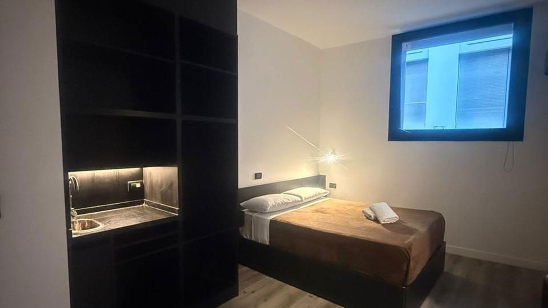 El interior de los microdepartamentos incluye cocina, mesada y baño en superficies de entre 15 y 18 metros cuadrados